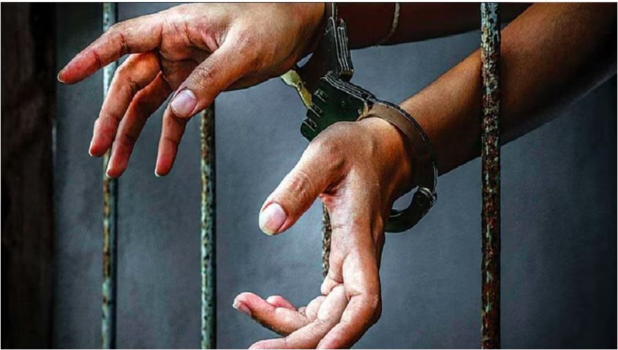 पतंजलि की सोन पापड़ी का सैंपल फेल, एजीएम समेत तीन को जेल