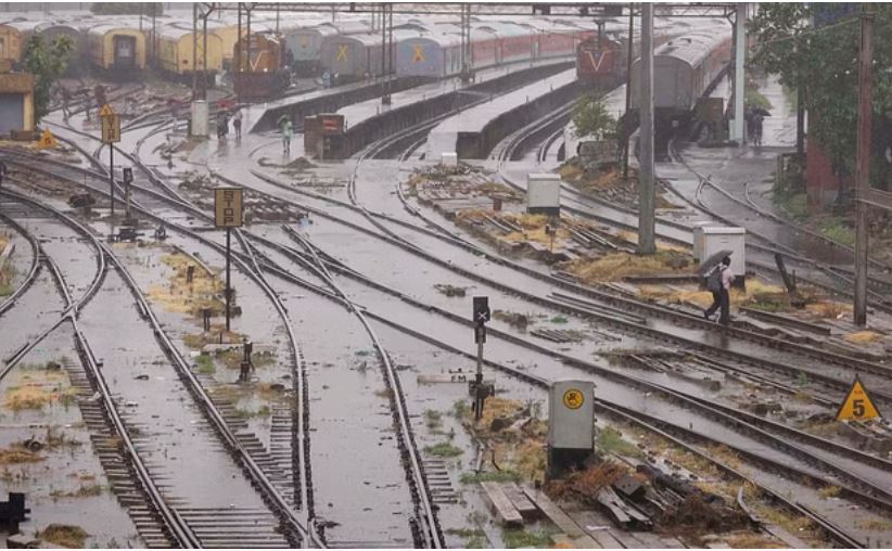 रेमल से हाहाकार: बंगाल में छह तो बांग्लादेश में 10 की मौत