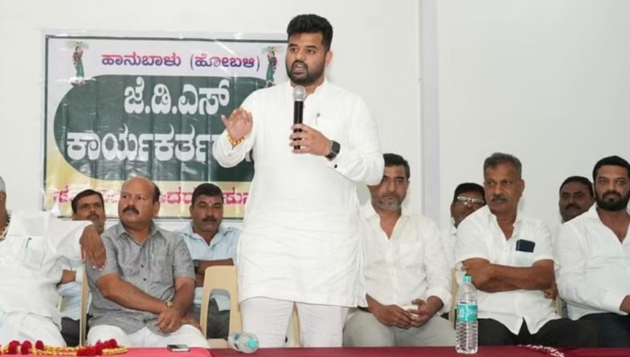 पूछताछ में शामिल होने के लिए बंगलूरू में नहीं, सच्चाई जल्द ही सामने आएगी: प्रज्ज्वल रेवन्ना