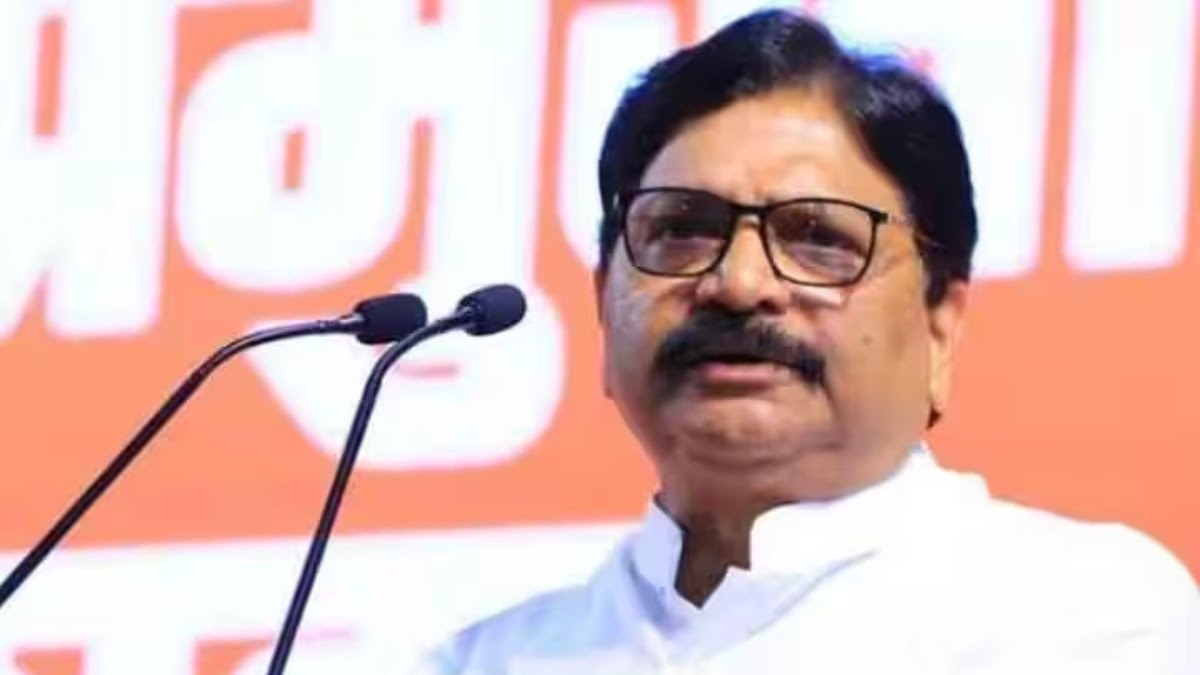 शिवसेना सांसद वायकर के रिश्तेदार पर मतगणना केंद्र के अंदर फोन का इस्तेमाल करने पर मामला दर्ज