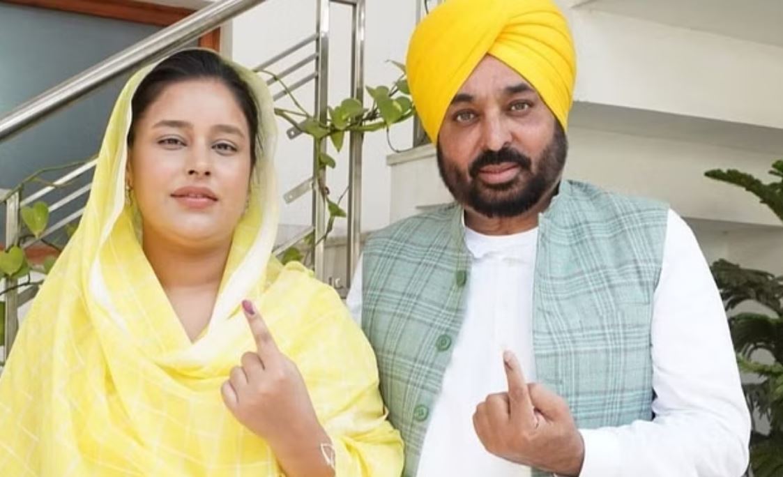 पंजाब में दिग्गजों ने डाले वोट, पत्नी के साथ मतदान के लिए पहुंचे सीएम भगवंत मान