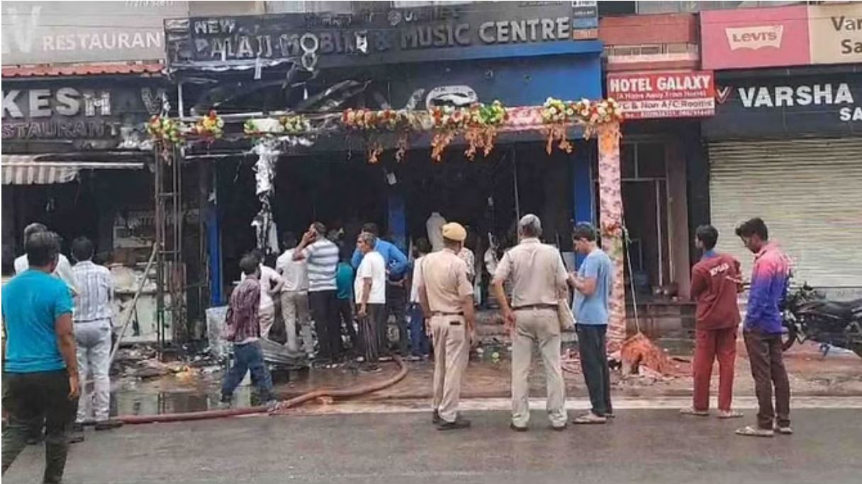 अजमेर: मोबाइल एसेसरीज की दुकान में शॉर्ट सर्किट से लगी आग