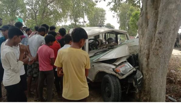 अमेठी: बोलेरो व बाइक की टक्कर में चार लोगों की मौत