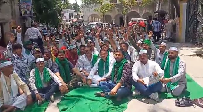मुजफ्फरनगर में चकबंदी को लेकर भाकियू तोमर ने किया प्रदर्शन