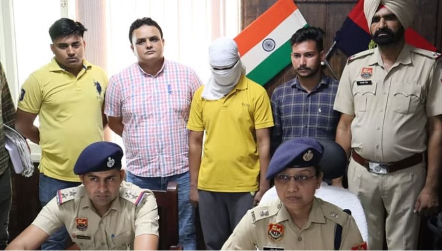 10 साल से डकैती के मामले में फरार मोस्ट वांटेड पंजाब से गिरफ्तार
