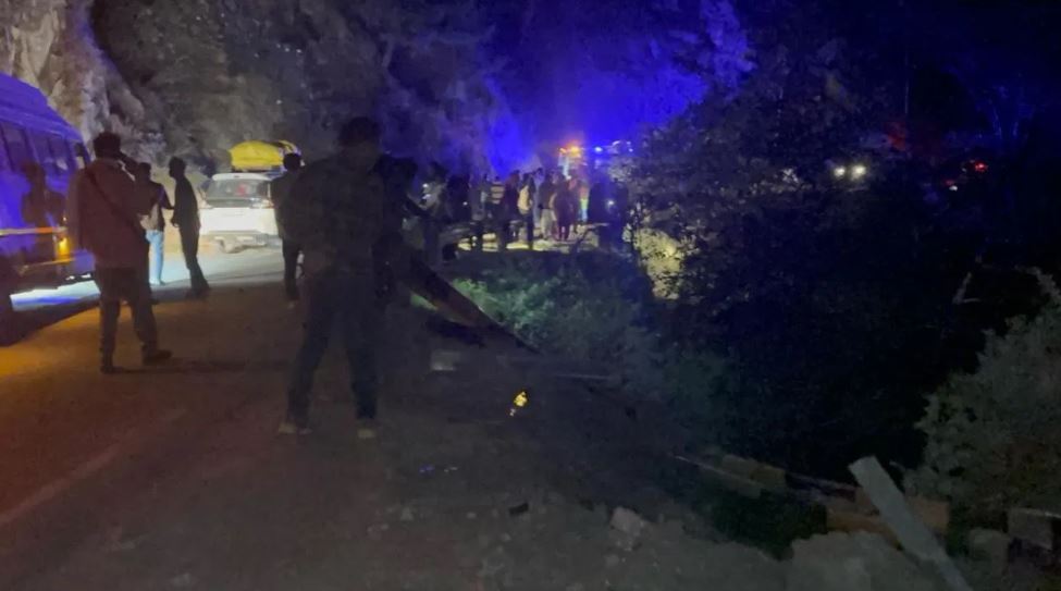 गंगोत्री हाईवे पर खाई में गिरी बस, 27 यात्री थे सवार… रेस्क्यू ऑपरेशन जारी