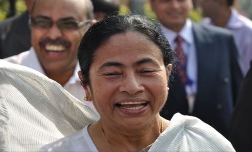 बंगाल में बीजेपी में सेंध लगाने की कोशिश में ममता बनर्जी, 3 सांसदों के संपर्क में होने का दावा