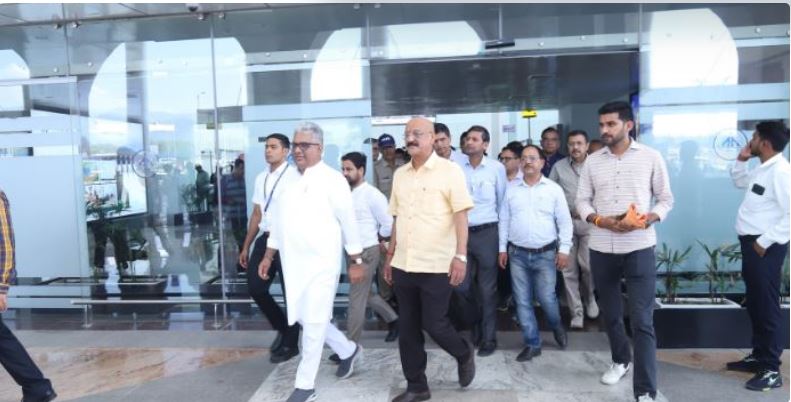 केंद्रीय मंत्री भूपेंद्र यादव पहुंचे टिहरी, जंगलों में आग से हुए नुकसान का लिया जायजा