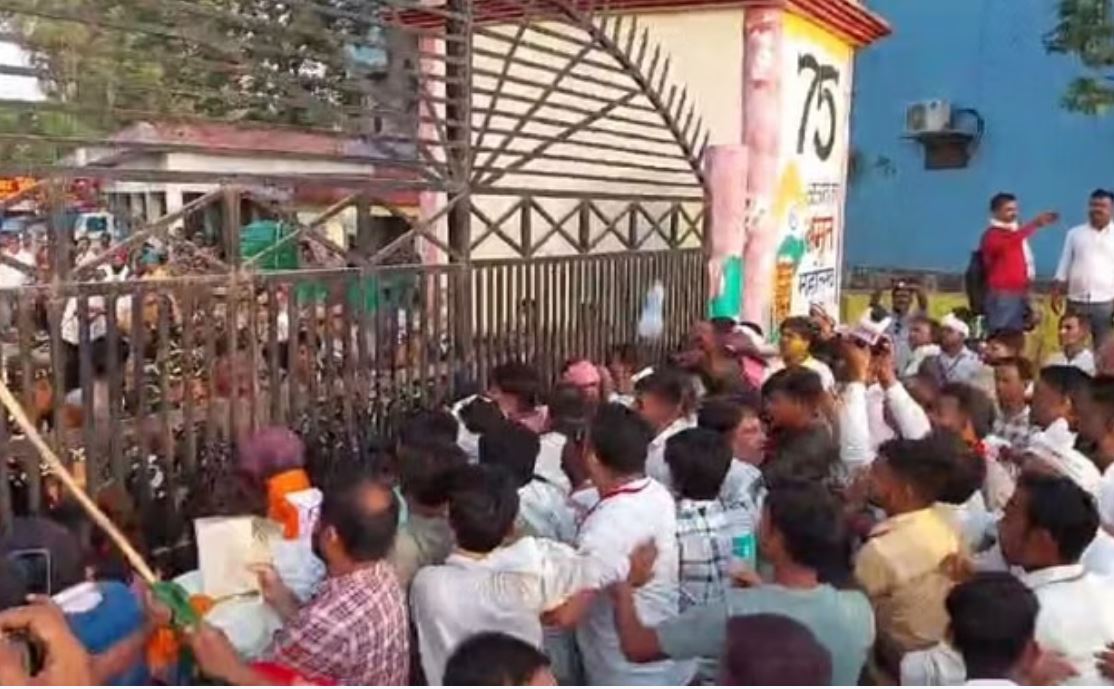 लखीमपुर खीरी में मंडी गेट पर बेकाबू हुए सपा समर्थक