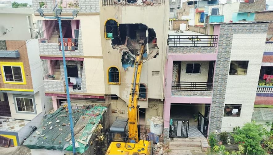 इंदौर में भाजपा नेता की हत्या करने वालों के घर चले बुलड़ोजर