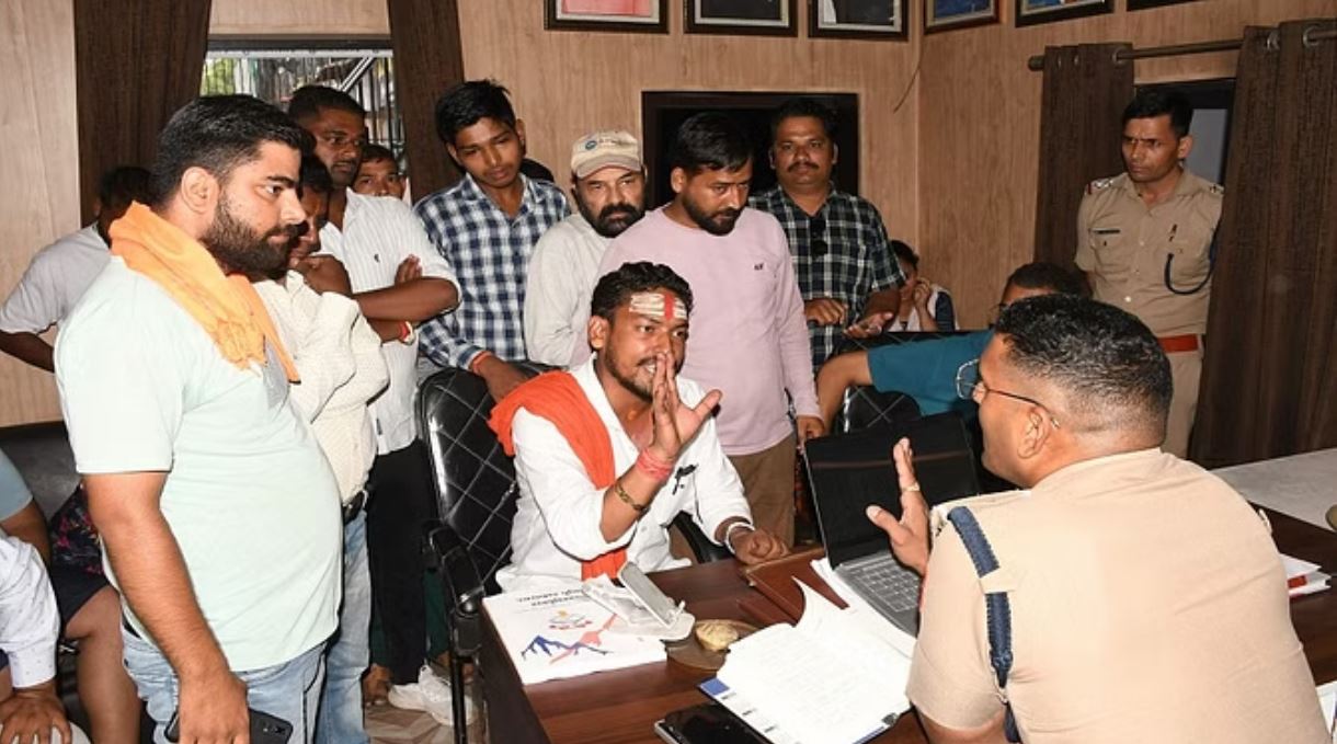 हल्द्वानी: दो नाबालिग छात्राएं लापता, बनभूलपुरा थाने में हंगामा