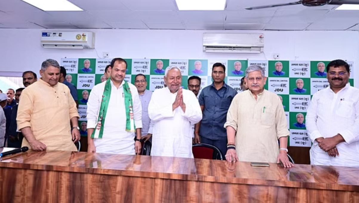 सीएम नीतीश कुमार दिल्ली रवाना, भाजपा से विधानसभा चुनाव पर भी करेंगे बात