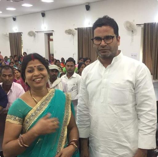 प्रशांत किशोर और नीट पेपरलीक के किंगपिन की पत्नी एक साथ,  तस्वीर वायरल