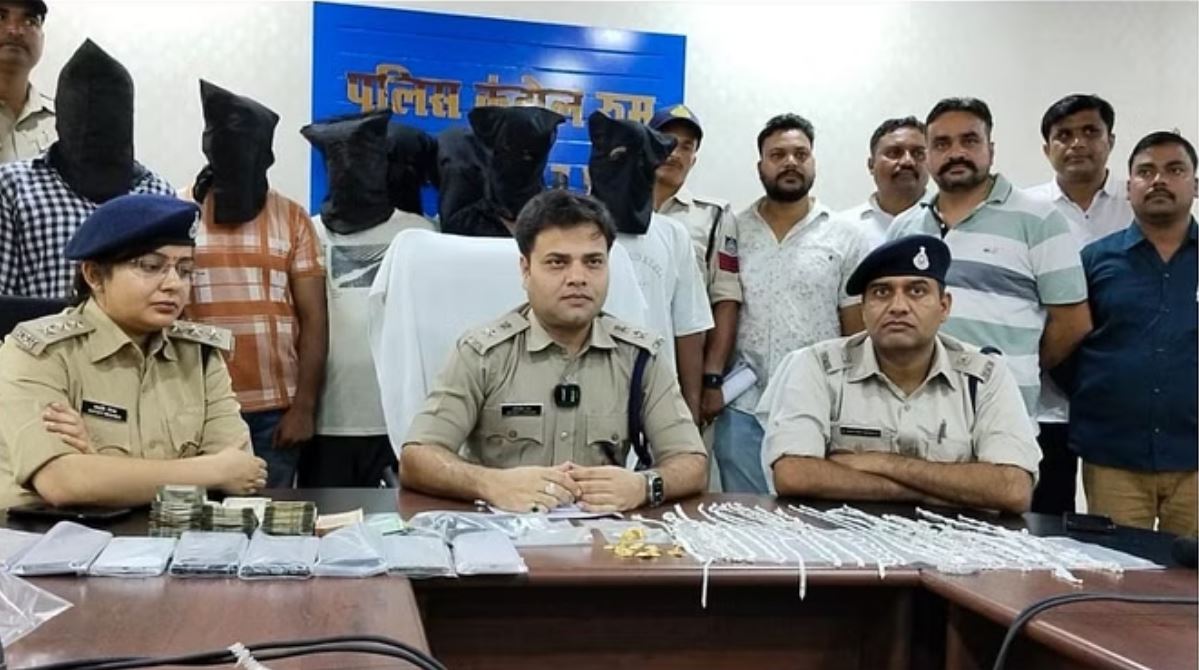 एमपी: कट्टे के दम पर लूटे थे 10 लाख के जेवरात और नगदी, सात गिरफ्तार