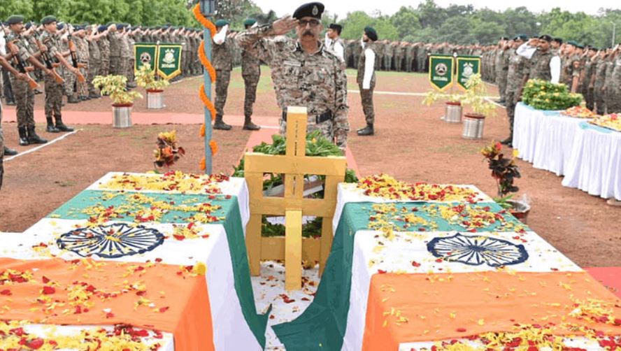 सुकमा आईईडी ब्लास्ट: शैलेन्द्र और विष्णु को नम आंखों से दी गई श्रद्धांजलि