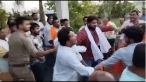 भाजपा की समीक्षा बैठक में भिड़े कार्यकर्ता, जमकर हुई मारपीट