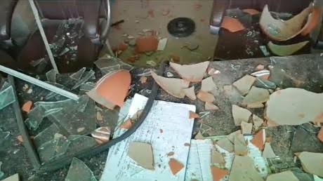 दिल्ली जल बोर्ड में लोगों ने की तोड़फोड़, तीन घायल