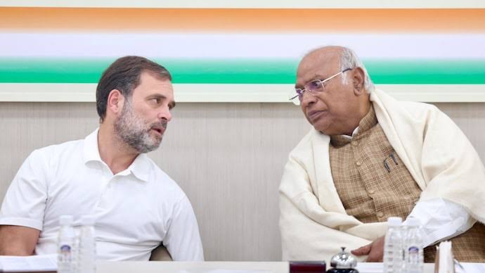 कांग्रेस ने कार्यकर्ताओं के लिए जारी किए हेल्पलाइन नंबर, कहा- गड़बड़ लगे तो वीडियो बनाएं