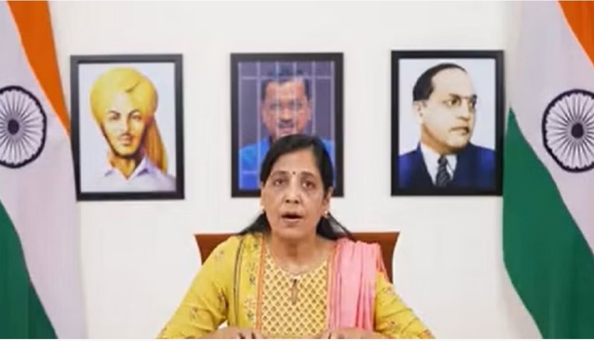 पूरा तंत्र कोशिश में है, बंदा जेल से बाहर न आ जाए: सुनीता केजरीवाल
