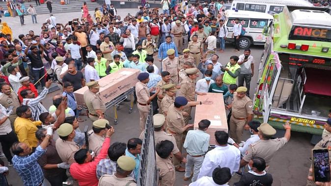 जम्मू हादसा: अंडमान एक्सप्रेस ट्रेन से 11 शव लाए गए मथुरा जंक्शन