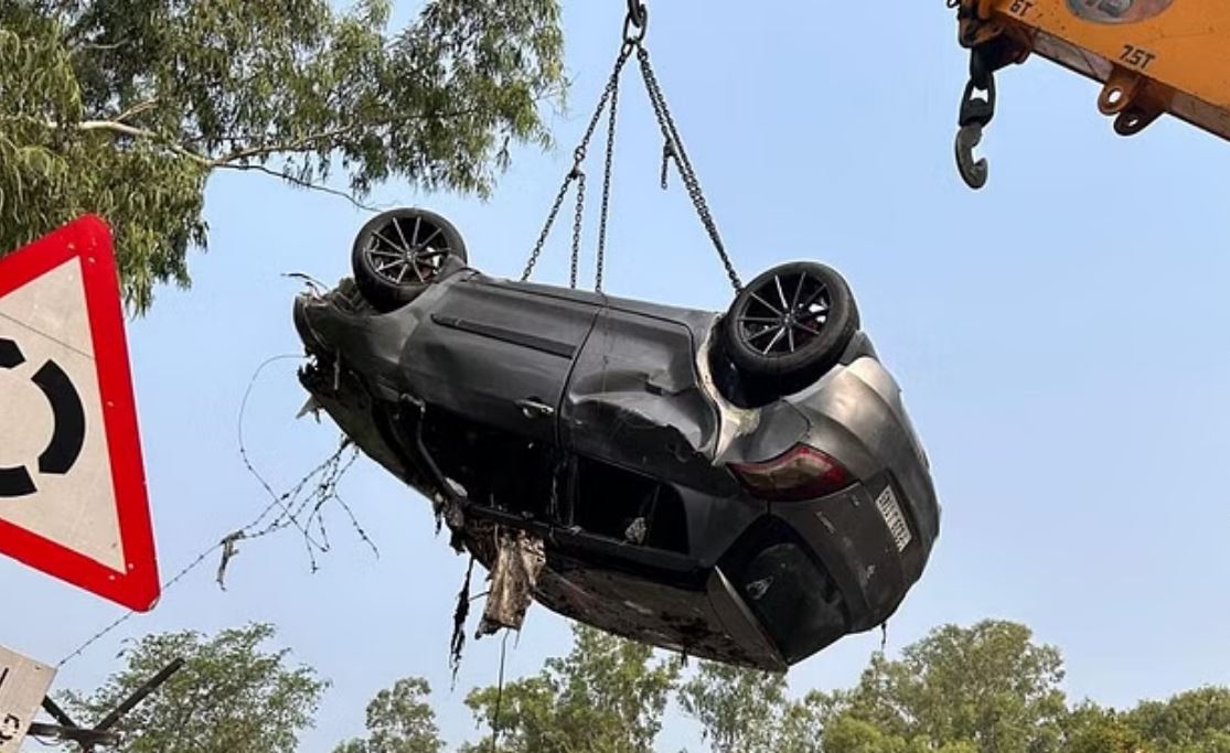 पठानकोट: बर्थडे पार्टी करके लौट रहे युवकों की कार नहर में गिरी, 2 की मौत