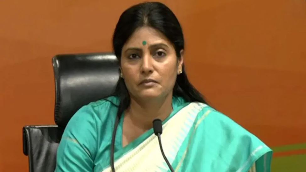 नौकरियों में पिछड़े और दलितों की हो रही अनदेखी, अनुप्रिया पटेल ने सीएम योगी को लिखी चिट्ठी