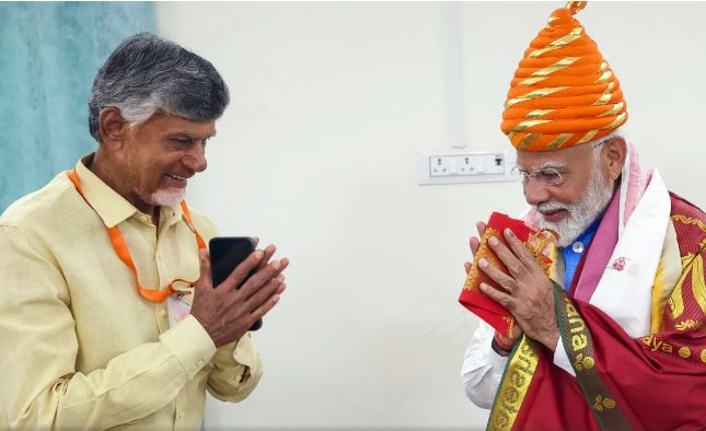 प्रधानमंत्री नरेंद्र मोदी ने चंद्रबाबू नायडू से की बात