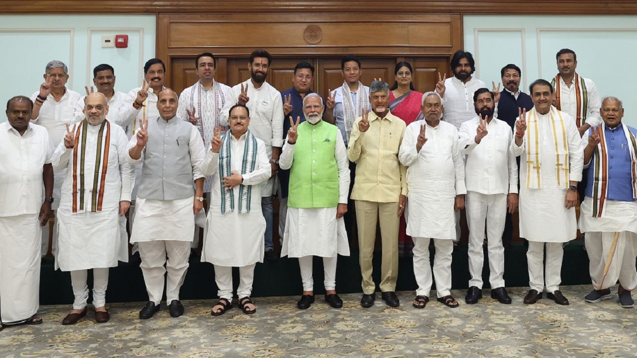 मोदी चुने गए एनडीए के नेता, नायडू-नीतीश का भी मिला समर्थन