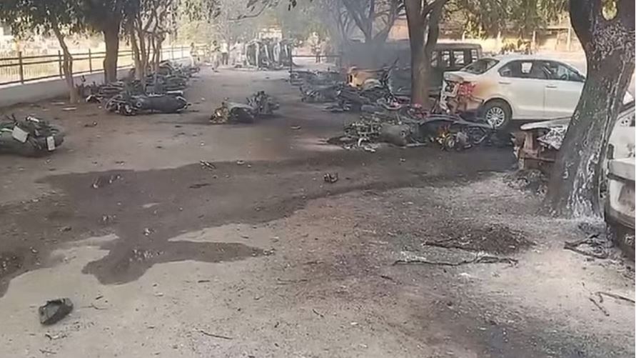 बलौदाबाजार में हिंसक प्रदर्शन: जिला पुलिस अधीक्षक कार्यालय को आग लगाई