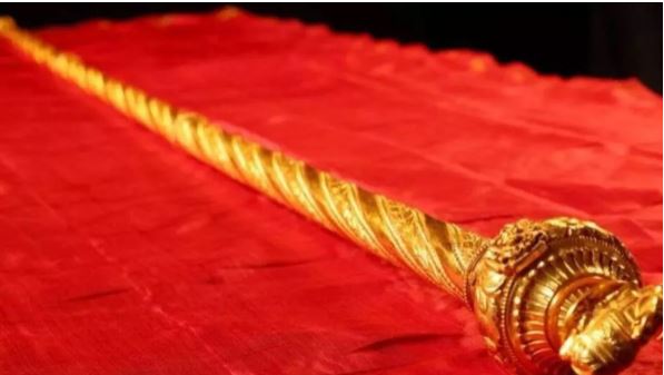 'सेंगोल को अब कोई नहीं हटा सकता...', संसद में सेंगोल को लेकर बवाल