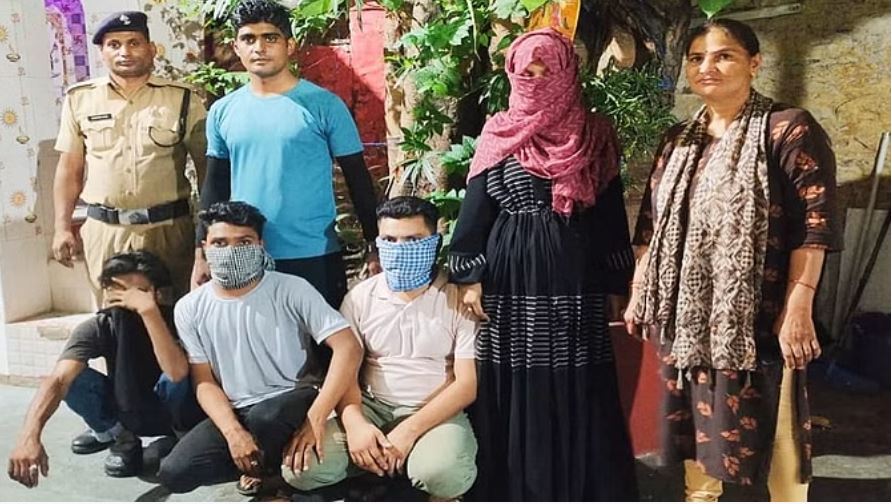 नाबालिग लड़कियां बरामद: किशोर और उसके मददगार गिरफ्तार