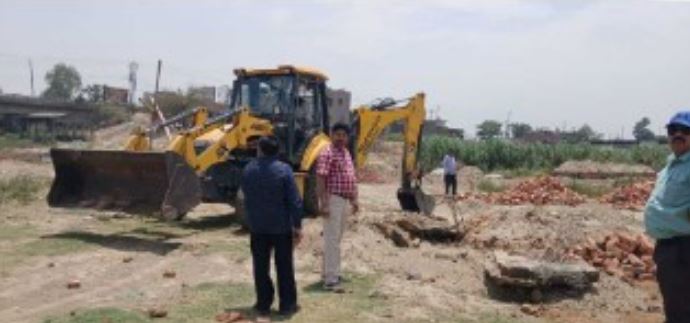 मुजफ्फरनगर में अवैध प्लाटिंग की गईं ध्वस्त, 25 बीघा जमीन पर चला बुलडोजर