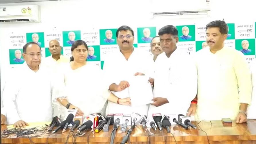 नीतीश की पार्टी फिर चुनाव में उतरी; अपने विधायक के इस्तीफे से खाली रुपौली सीट पर उतारा प्रत्याशी