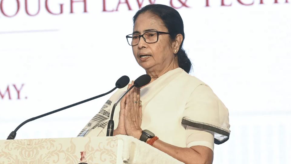 सीजेआई चंद्रचूड़ के सामने ममता बनर्जी ने अदालतों को दे डाली ये नसीहत