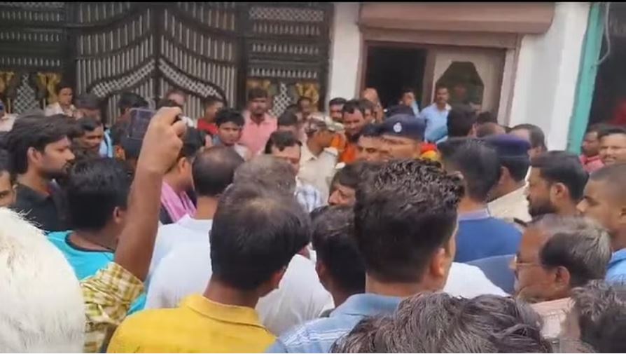 हादसे में पैर कटकर अलग हुआ तो लोग वीडियो बनाते रहे, भागलपुर में हंगामा