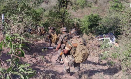जम्मू में आतंकियों पर हुआ करारा प्रहार, सेना ने रियासी में घेरा जंगल