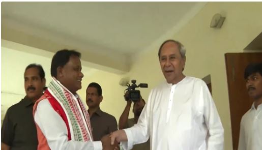 नवीन पटनायक से मिले मनोनीत मुख्यमंत्री मोहन चरण माझी, शपथ ग्रहण के लिए किया आमंत्रित