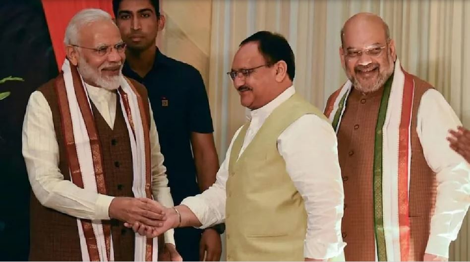 जेपी नड्डा और अमित शाह पीएम मोदी के सरकारी आवास पहुंचे