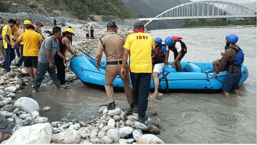 चमोली-लंगासू में राफ्ट पलटी, एसडीआरएफ ने किया चार का रेस्क्यू; सभी लोग सुरक्षित