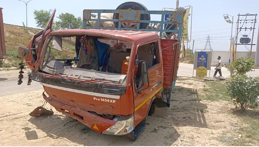 गाजियाबाद: ट्रक ने साइड में खड़े कैंटर को मारी टक्कर, चार की मौत, 24 घायल
