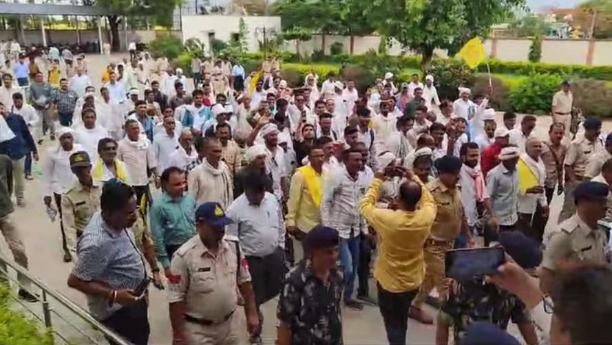 आक्रोश रैली: किसानों से हुए करोड़ों के फर्जीवाड़े को लेकर किसान लामबंद