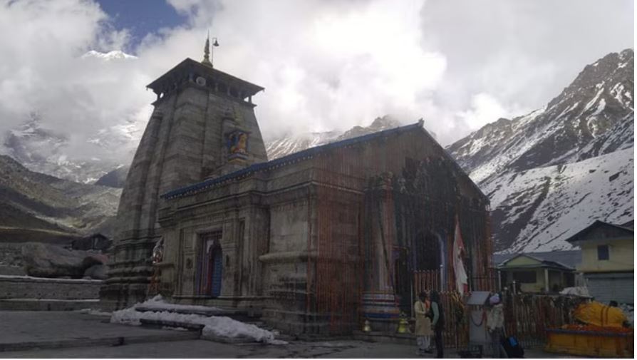 बदरीनाथ- केदारनाथ में हुई बारिश, ऊंची पहाड़ियों पर हिमपात हुआ