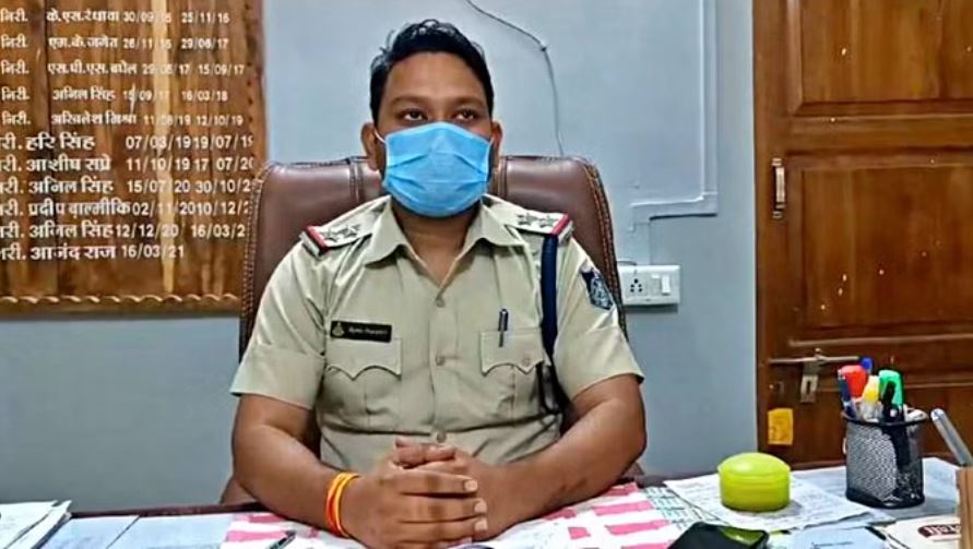 सागर: राहतगढ़ पुलिस ने तीन लाख रुपये कीमत की 60 पेटी अवैध शराब पकड़ी