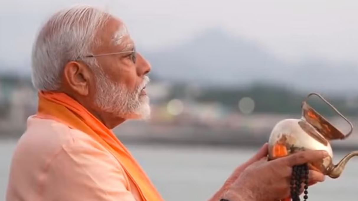वाराणसी में लगातार तीसरी बार खिला कमल, मोदी फिर बने सांसद