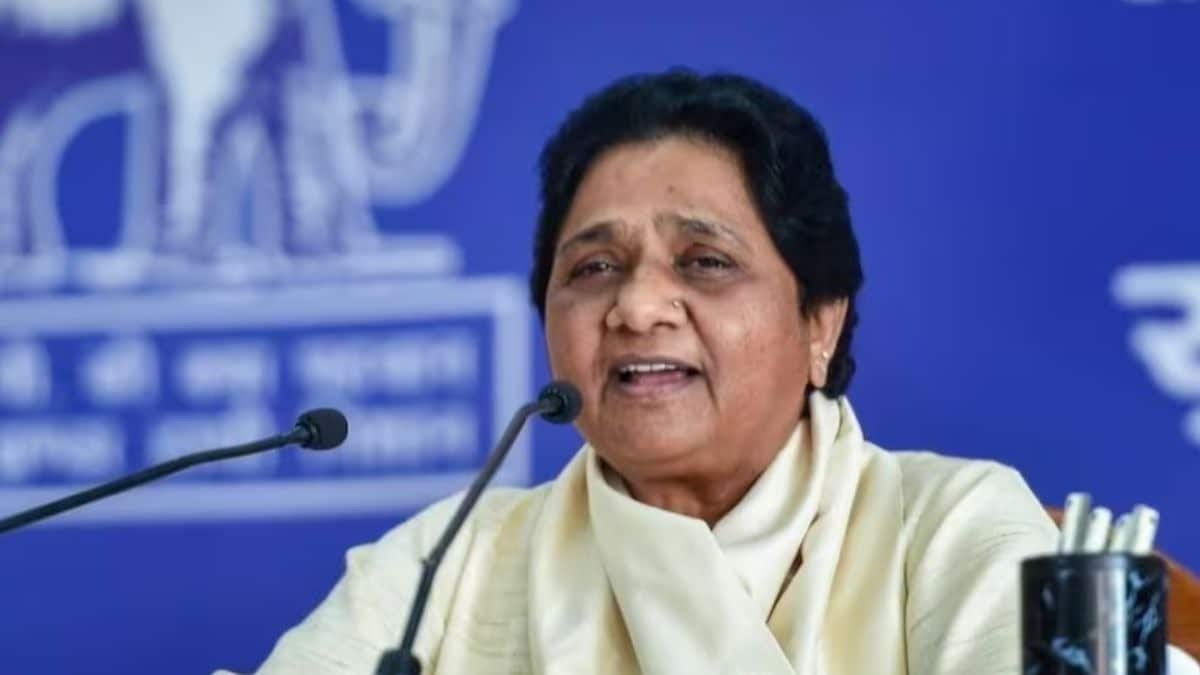 'खुद बदलें तकदीर,बाबाओं के पाखंड में न फंसें', भोलेबाबा पर बरसीं मायावती