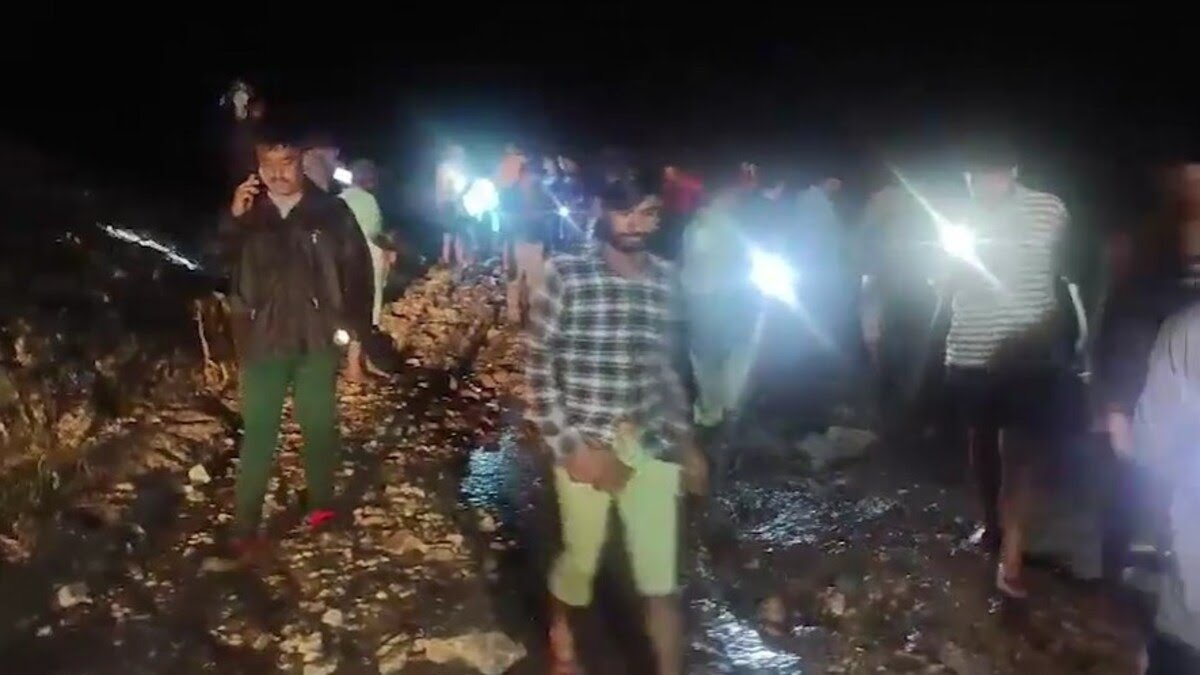 केदारनाथ और टिहरी में फटा बादल, देहरादून में स्कूल-कॉलेज बंद, 2 की मौत