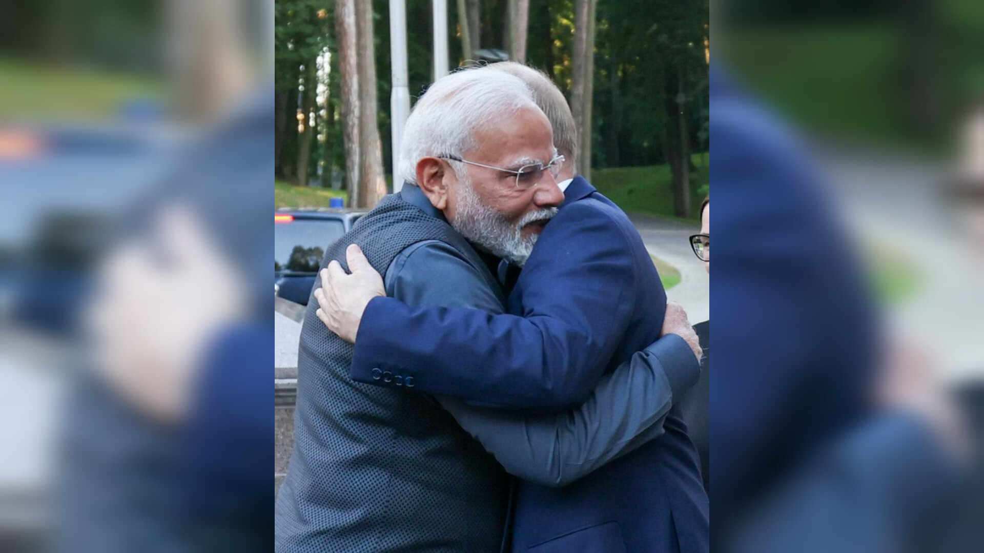 प्राइवेट डिनर में शामिल हुए पीएम मोदी, पुतिन ने गले मिलकर किया स्वागत