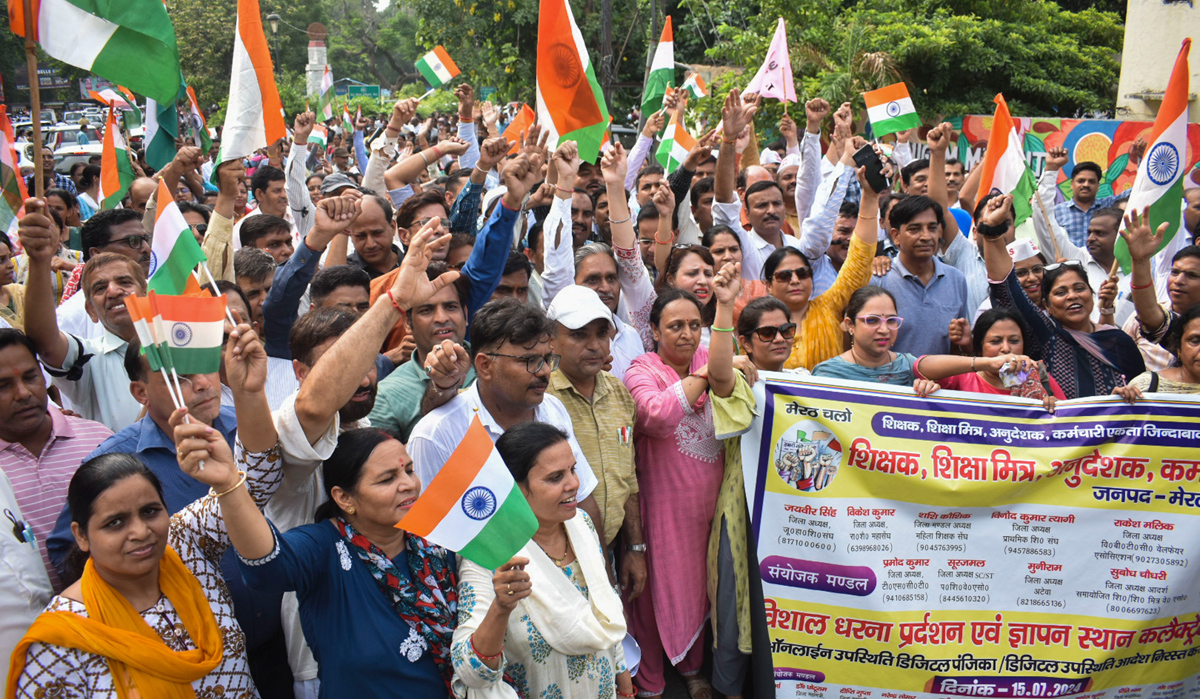 डिजिटल अटेंडेंस: बेसिक शिक्षकों का निदेशालय घेराव स्थगित