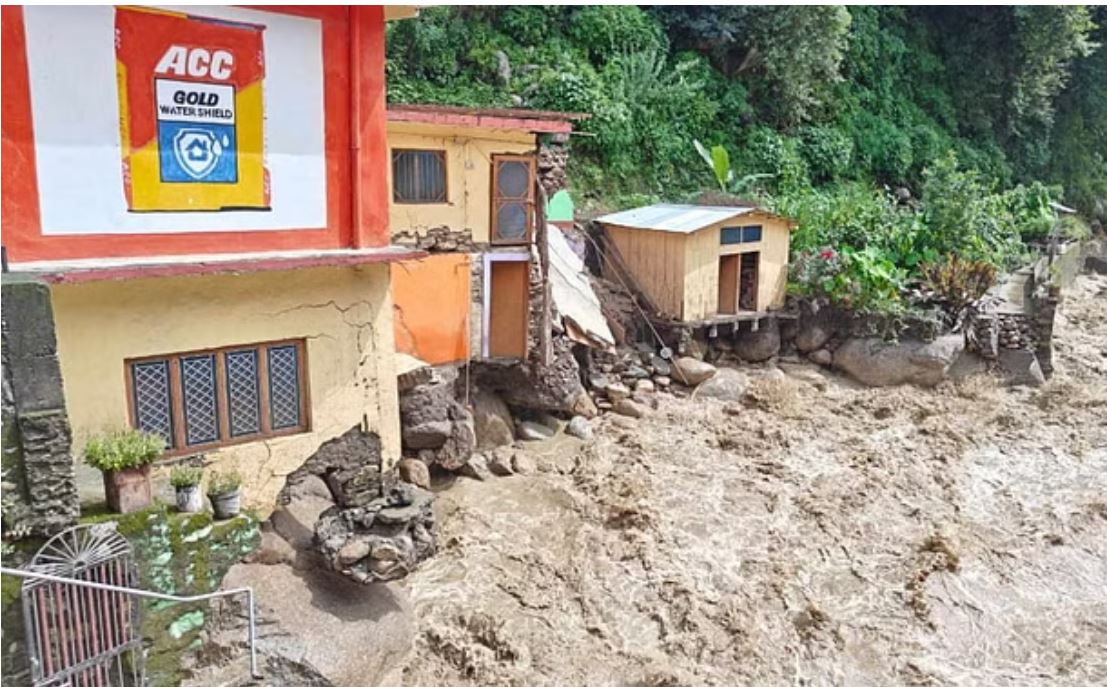 टिहरी: बालगंगा का जलस्तर बढ़ा, मकान टूटा