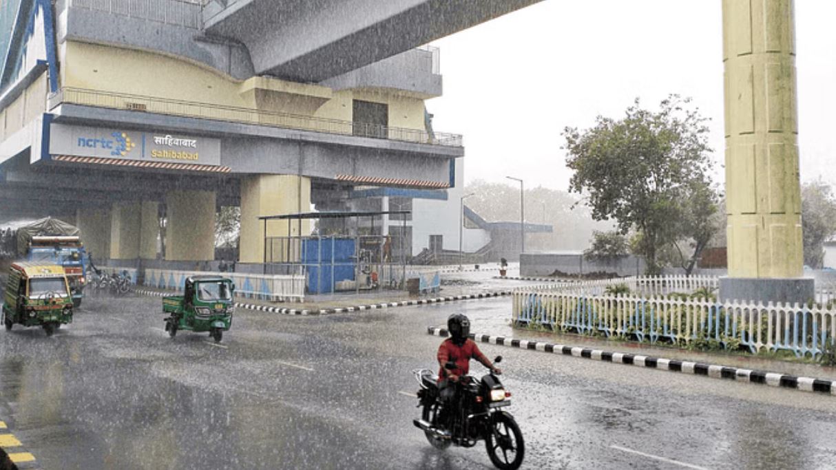 दिल्ली-एनसीआर में बदला मौसम: गाजियाबाद और नोएडा में तेज बारिश